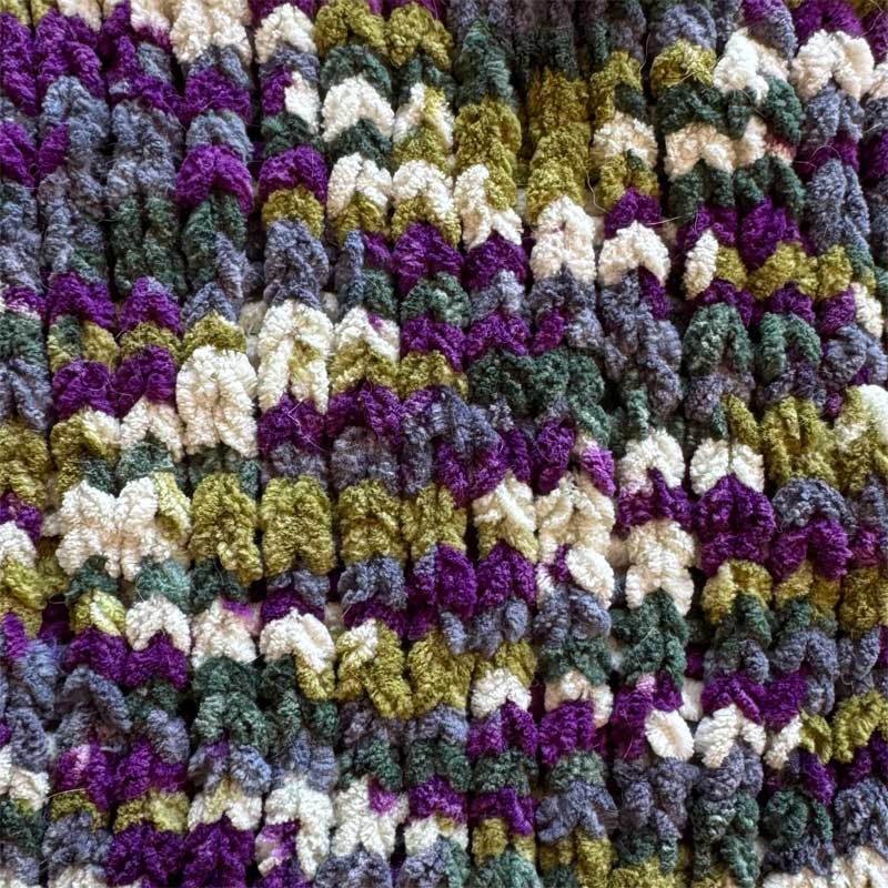 Cover Story™ Favorite Blanket Yarn 300g Color Code 211BF Color Name Vineyard (Master Carton 30 units / Inner pack 1 unit) Minimum Order Qty: 1 unit **Perfect project yarn for fast holiday gifting! - Image 2